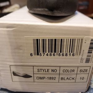 Brand new Black flats